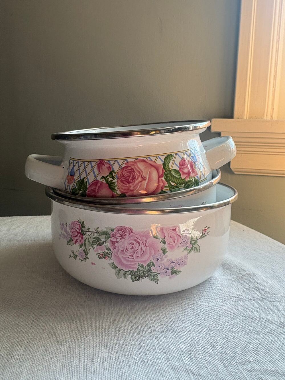 Vintage 1950s enamelware rose pattern bowls set of 3